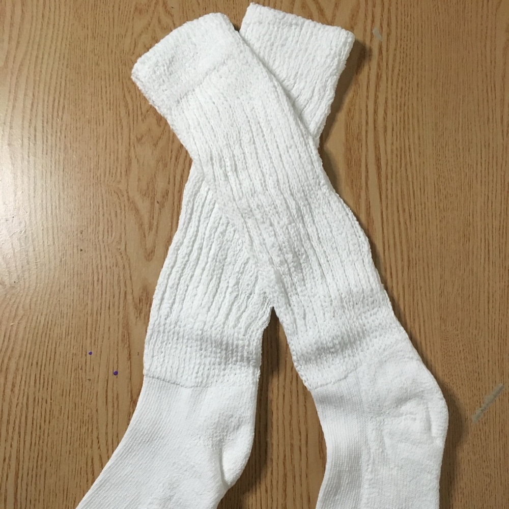 NEW Women’s HOOTERS GIRLS UNIFORM WHITE XL LENGTH SCRUNCHIE SOCKS ONE SIZE